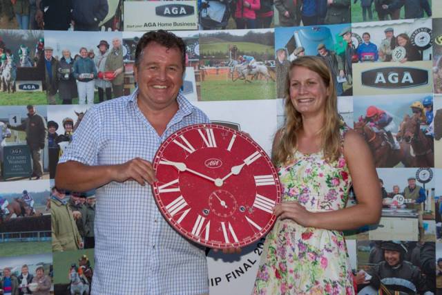 Phine Banks, 3rd in the AGA Championship, receives her AGA Library clock