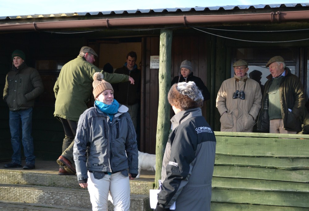 Pointing reporter Carolyn Tanner chats to National Champion, Jacqueline Coward 