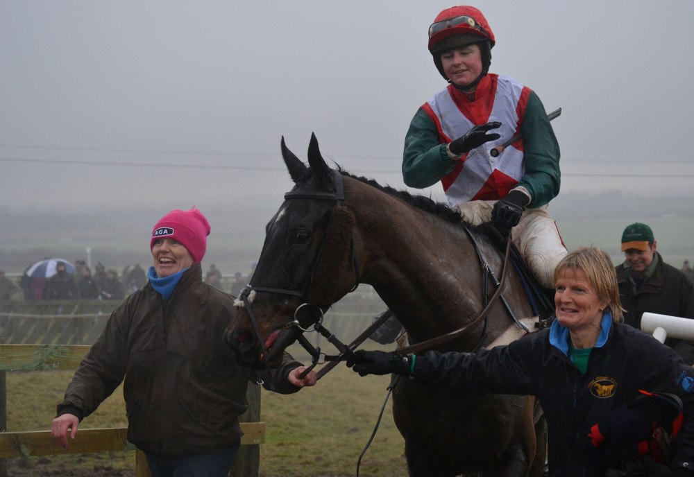 Wendy Hamilton leads in Cave Hunter and Tom Hamilton