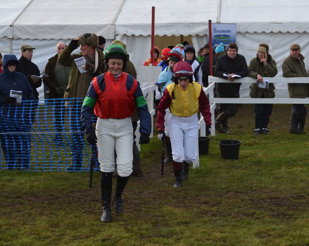 Here come the girls, led by AGA championship leader Catherine Walton