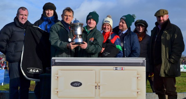 Ron Lillie of AGA presents the Tarquann Trophy to Neil Mechie, along with L-R Alan Davis (AGA), Grant Lillie (AGA), Catherine Walton, Justin Landy, Anne Paxton & Brian Paxton (AGA)