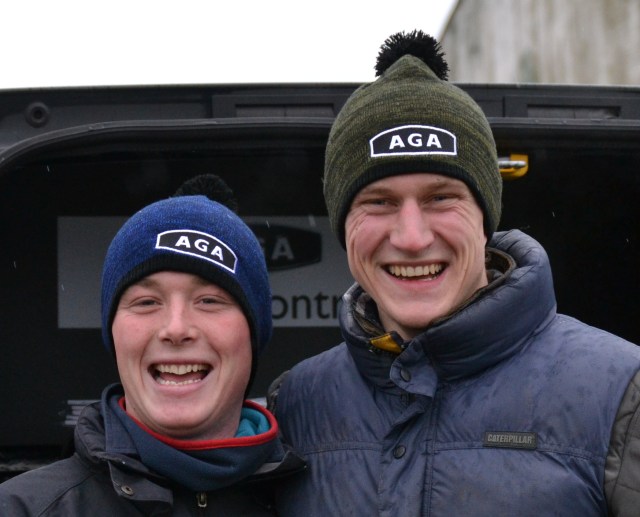 Jockeys Toby Betambau and Pete 'Shep' Mann love their AGA hats