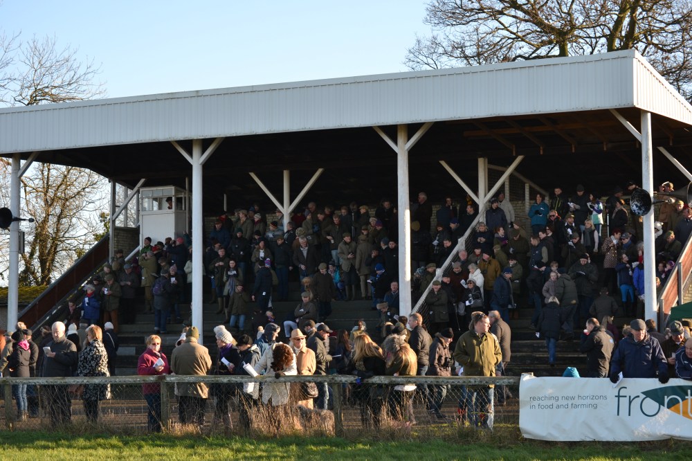 The stand fills up before the Club Members race