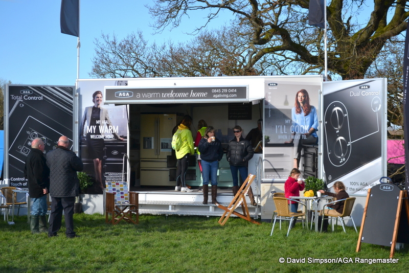 Jelly O'Brien and Angela Slatter drop by for a cup of tea
