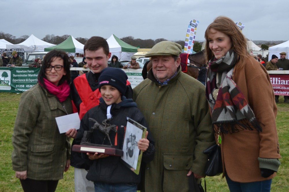 Sean Bowen and trainer David Brace receive mementoes following the CA Club Members (Nov Rdrs)