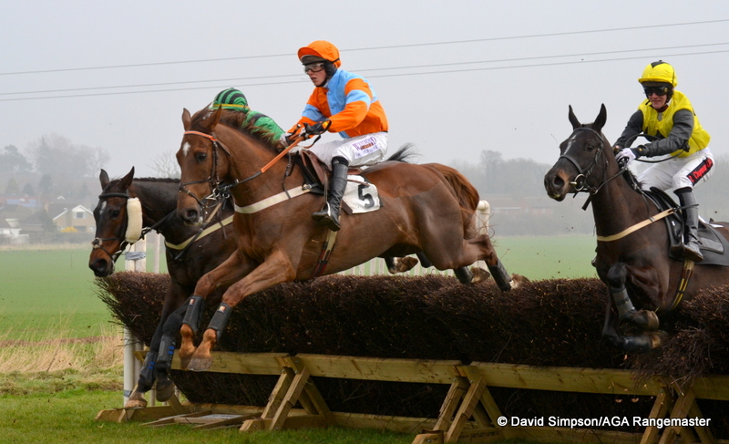 Indalo Return leads on the first circuit in the Restricted