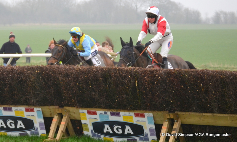 There's nothing between Maxwil and Elusive Swallow as they approach the last