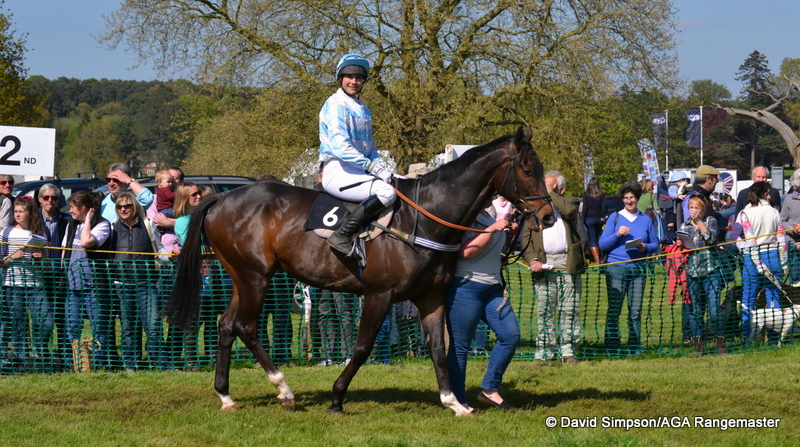 Rilly Goschen has just spotted the AGA man