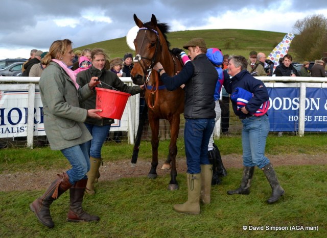 The opening race on the card has been won by team Dawson/Collins/Evans and Watson for the second week running, and Minella For Party has qualified for the Connolly's Red Mills final at Cheltenham next May!