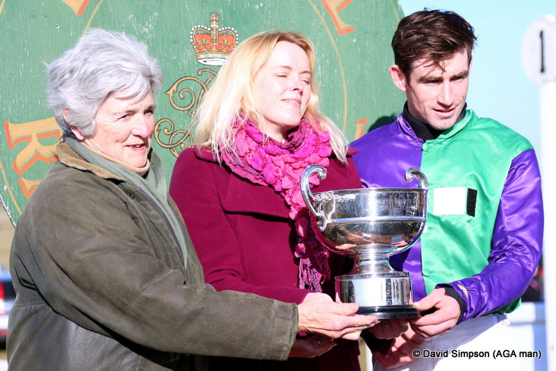 Willow Bird has just won the Qinetiq Restricted, giving Billy Widdick win number 200 between the flags!