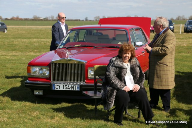 Rolls Royce - Pointing in style!