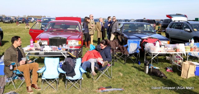 Another Roller has turned up, this really is how you picnic in style at a point-to-point meeting!