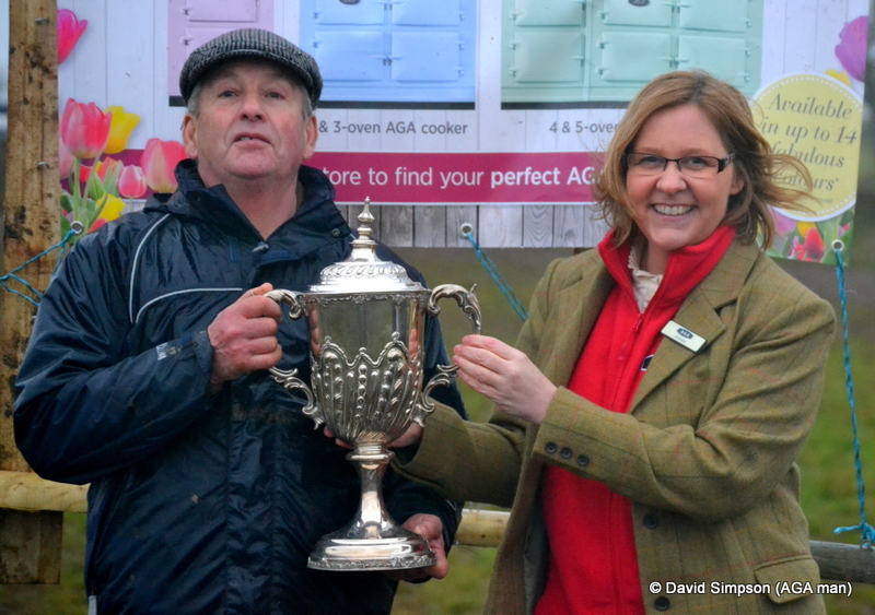 Annmarie Newman from the AGA shop in Kidderminster presents Ken Price with his trophy