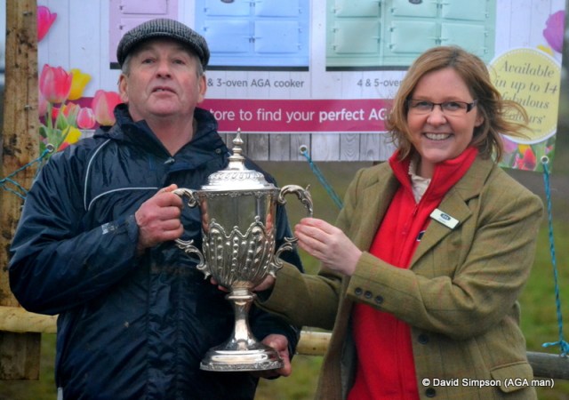 Annmarie Newman from the AGA shop in Kidderminster presents Ken Price with his trophy