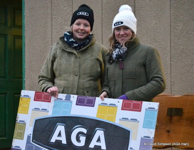 As far as I know these two are still stood here holding my AGA sign...