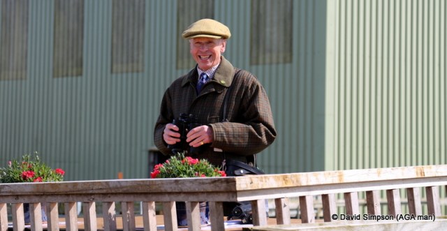 This is definitely one of the best dressed men in pointing (in the world!)